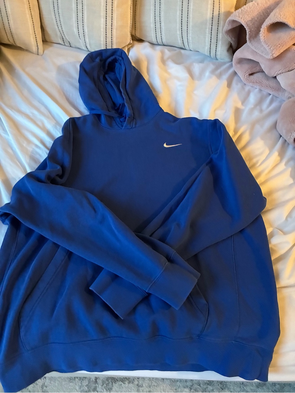 Nike Men’s Blue Pullover Hoodie with Swoosh
